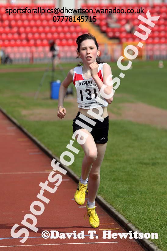 Under-13 girls 1500 metres at the North Eastern Championships, Gateshead International Stadium.  Photos: David T. Hewitson/Sports for All Pics